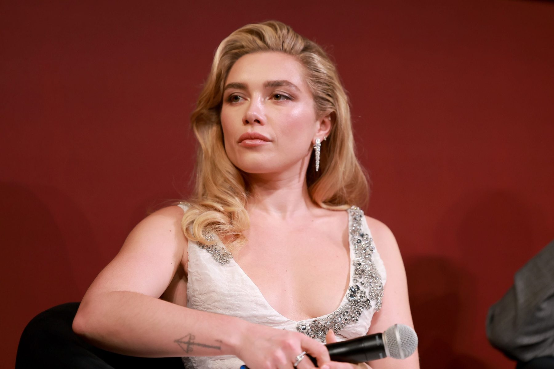 Florence Pugh осудила «ужасающие» детали скандала в Cornell University