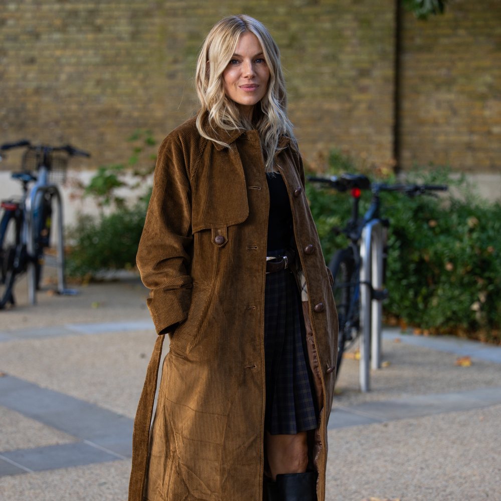 Sienna Miller уже носит самый модный осенний тренч