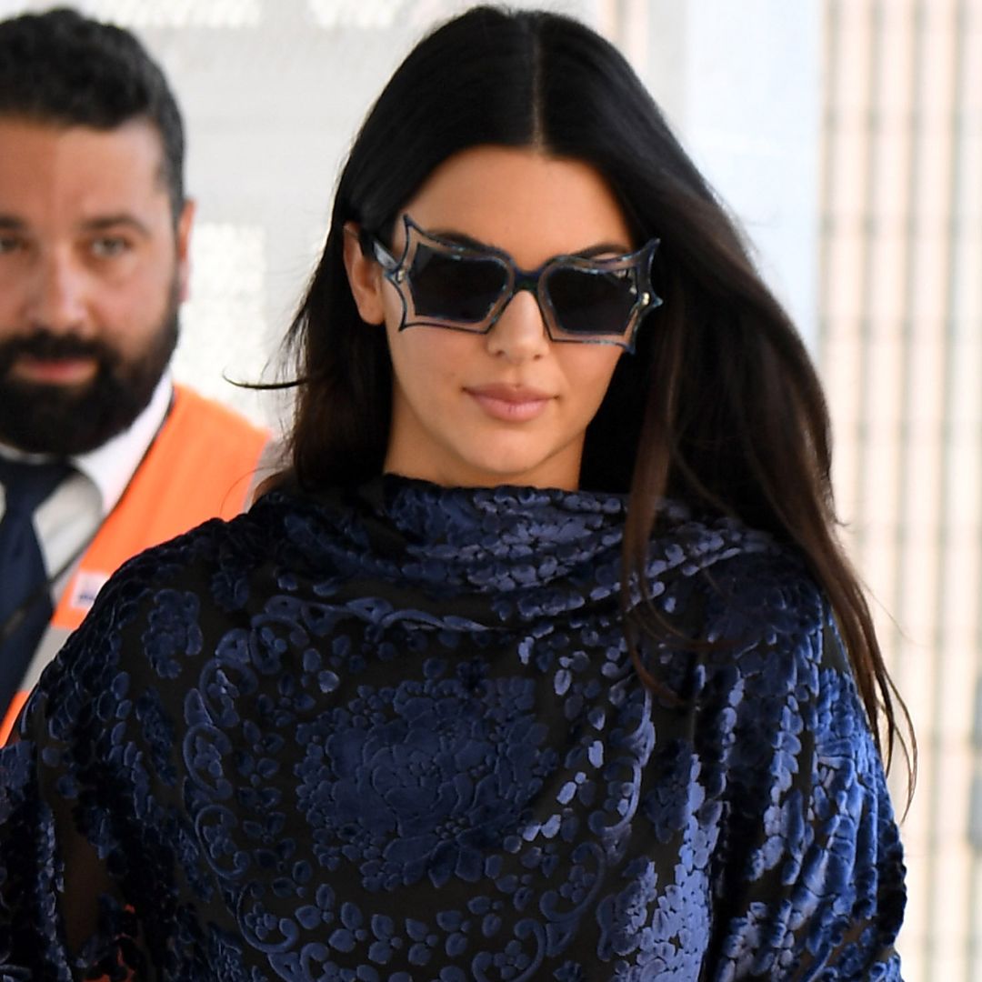 Kendall Jenner показала, как носить пончо вечером