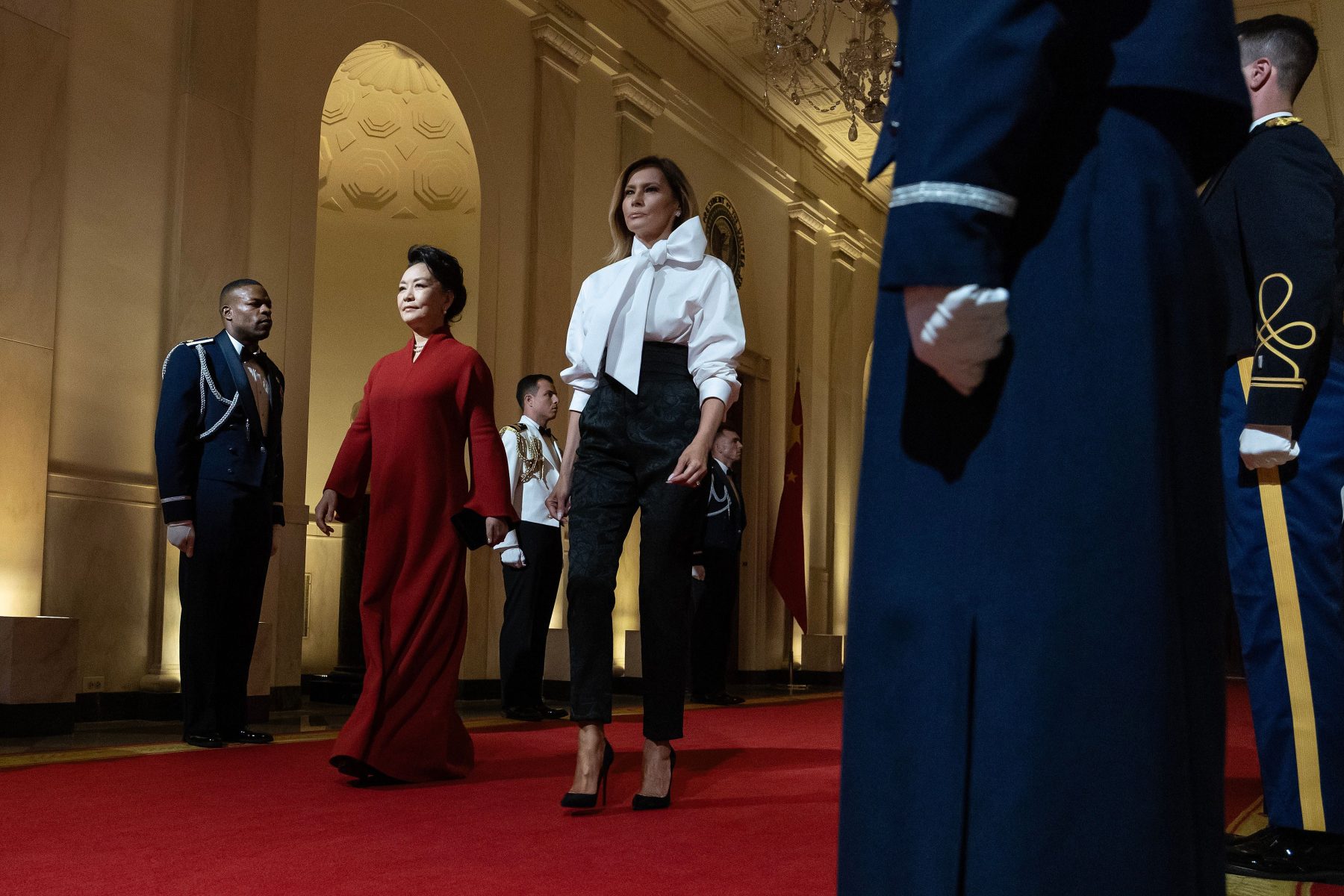 Melania Trump и Peng Liyuan показали два разных образа первой леди
