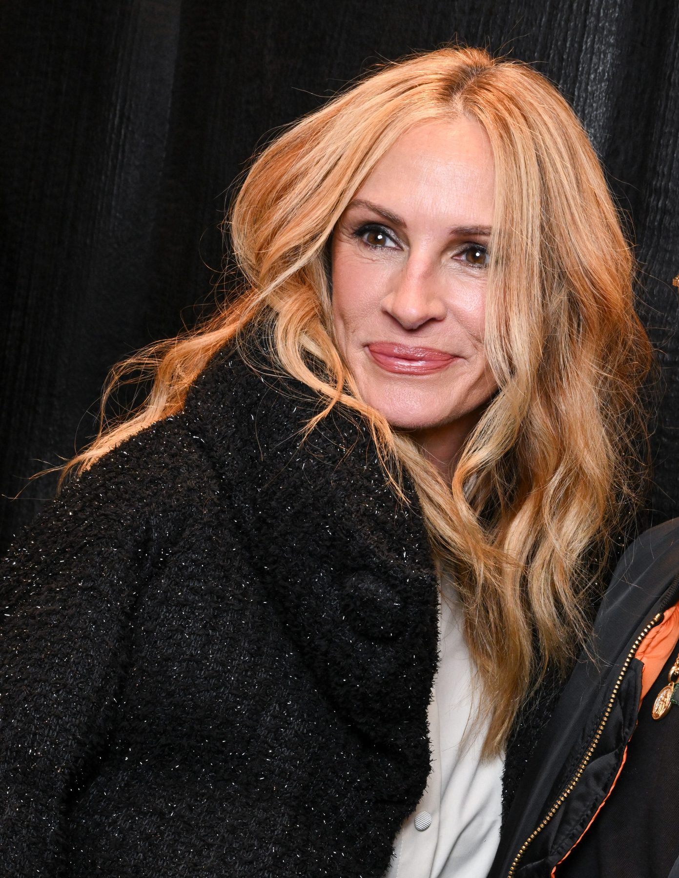 Julia Roberts представила оттенок hot honey blonde