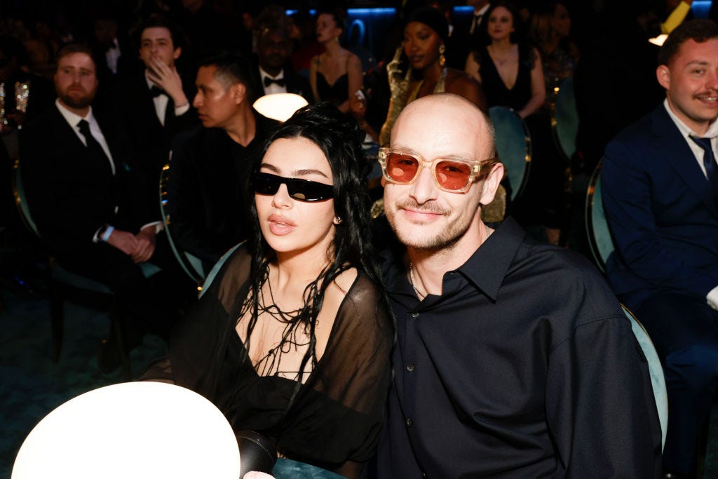 Charli XCX и George Daniel: полная история их отношений