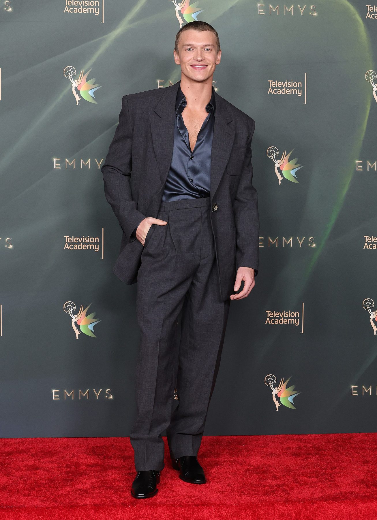 Connor Storrie дебютировал на Emmy Awards в образе Saint Laurent