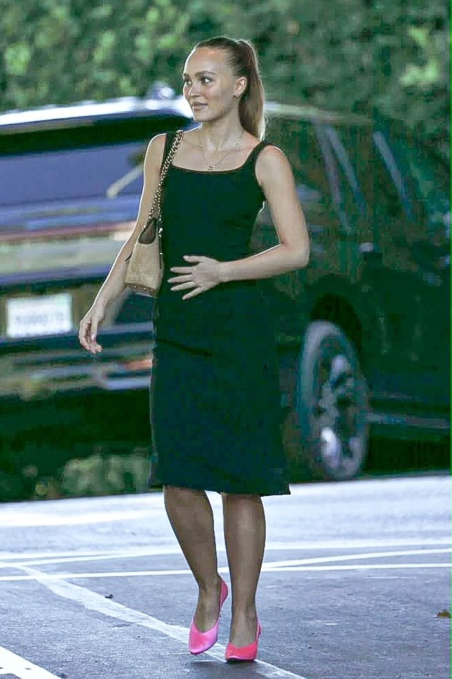 Lily-Rose Depp показала, что черный и розовый отлично работают вместе