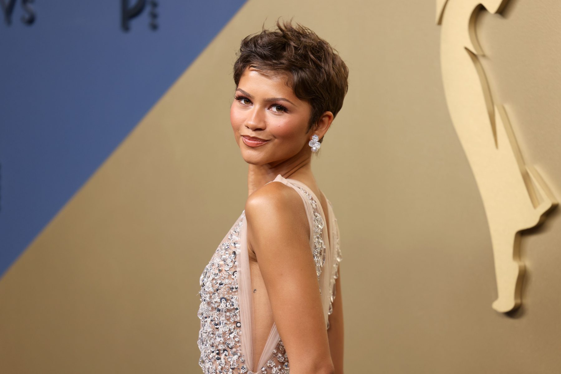 Zendaya показала sexy and sophisticated образ на Emmy Awards 2026