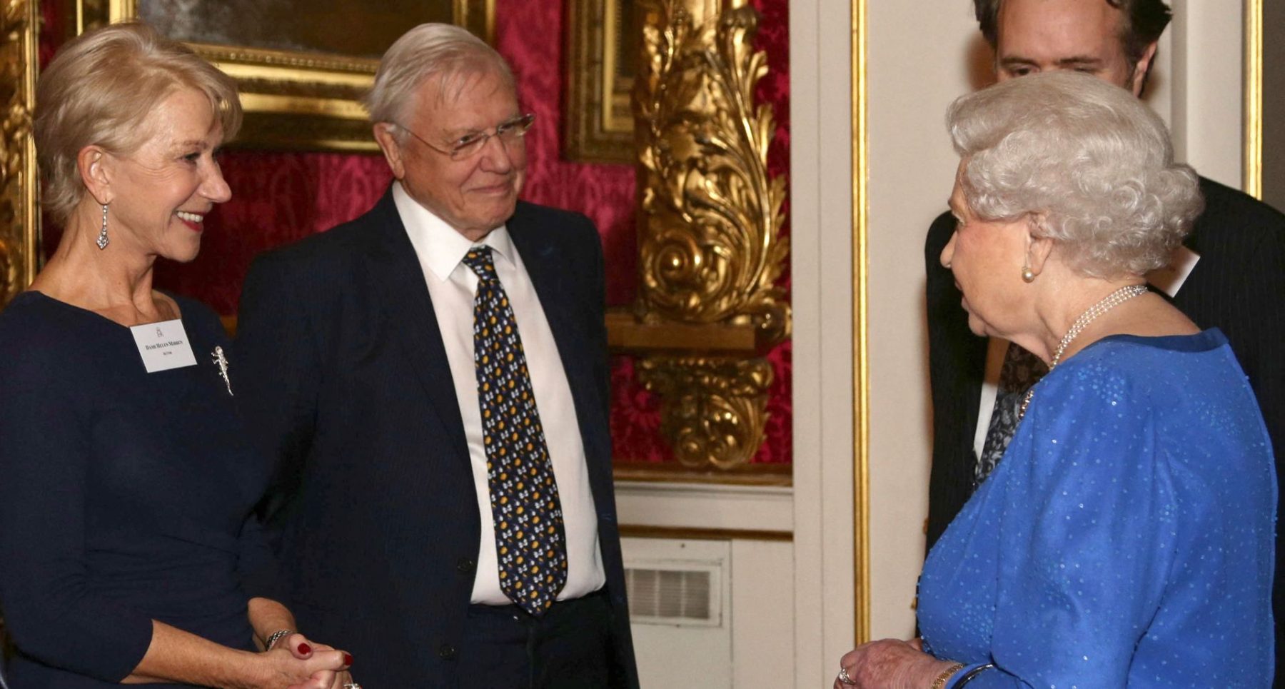 Helen Mirren растерялась за чаем с Queen Elizabeth