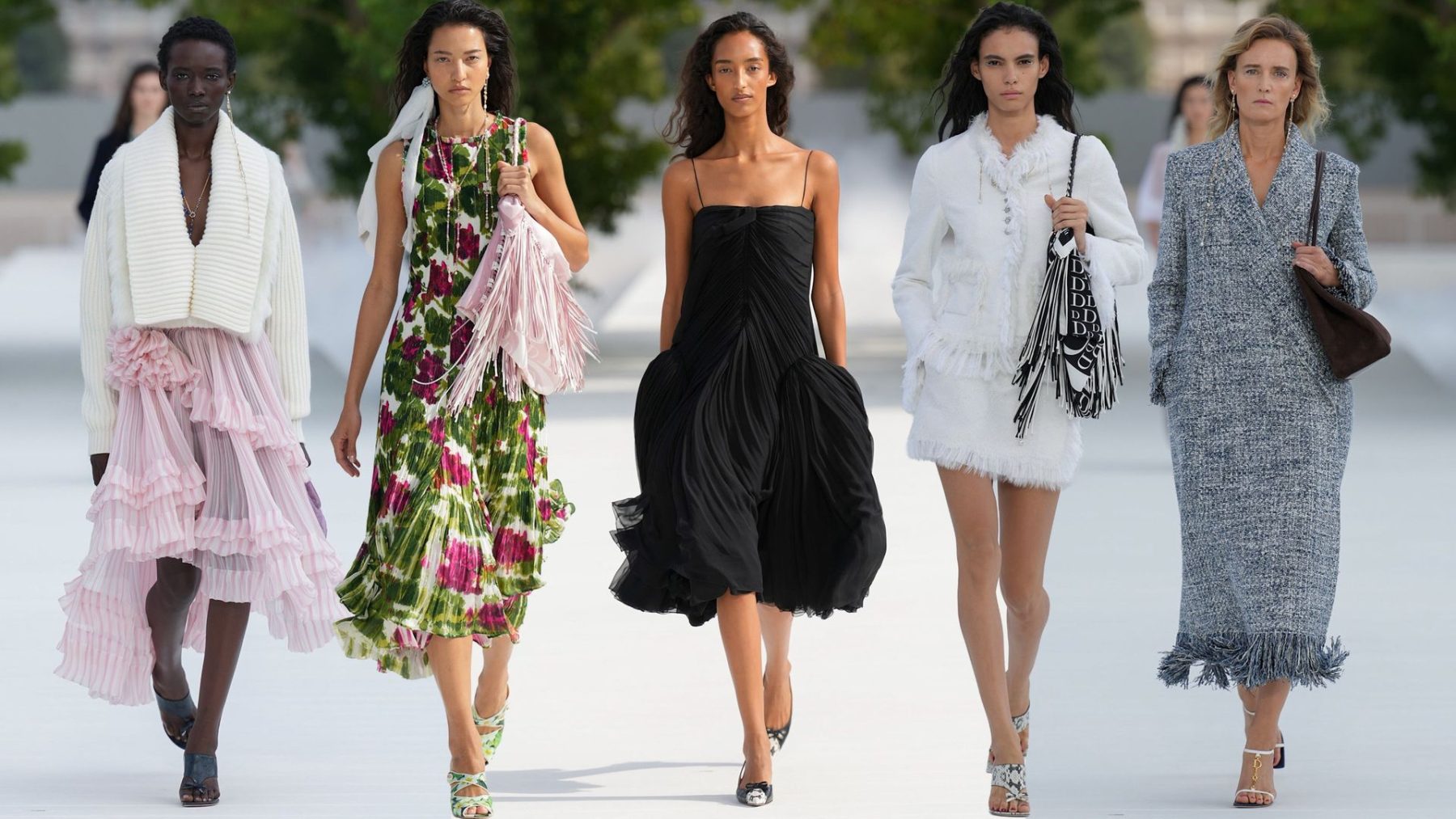 Jonathan Anderson создал для Dior весну 2027 в духе воздушного романтизма