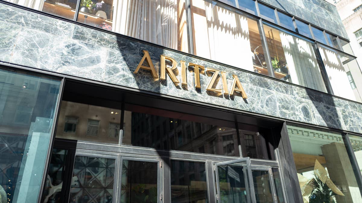 Aritzia сообщила о росте выручки на 44,1% в втором квартале 2027 года