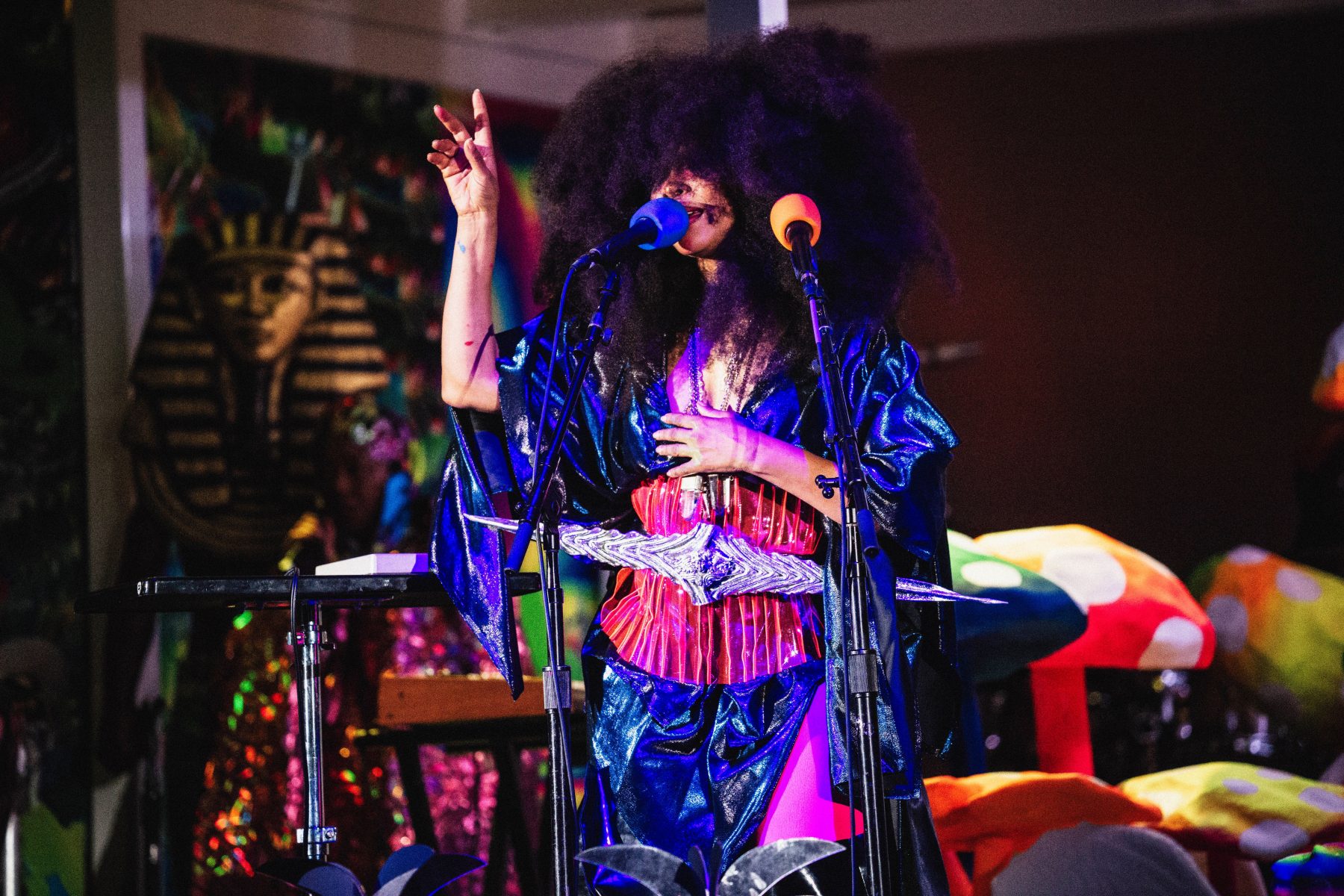 Lauren Halsey и Erykah Badu превратили Hollywood Bowl в фанк-фантазию