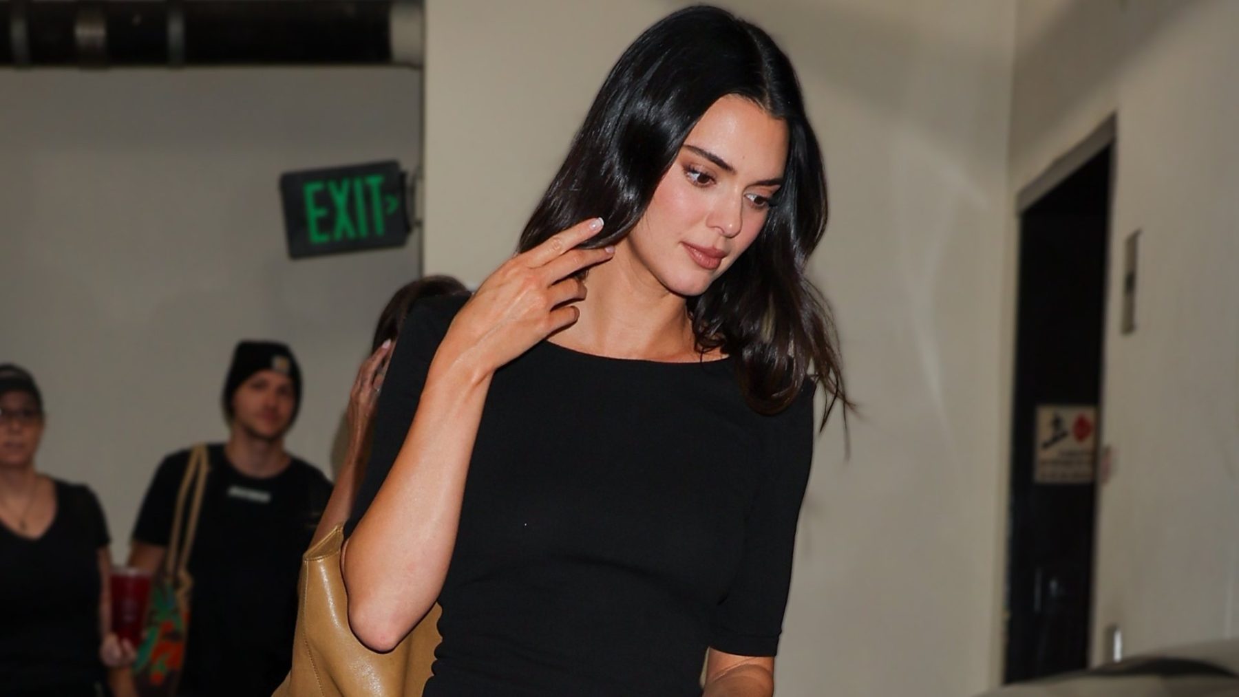 Kendall Jenner показала, как носить юбку-карандаш вне офиса