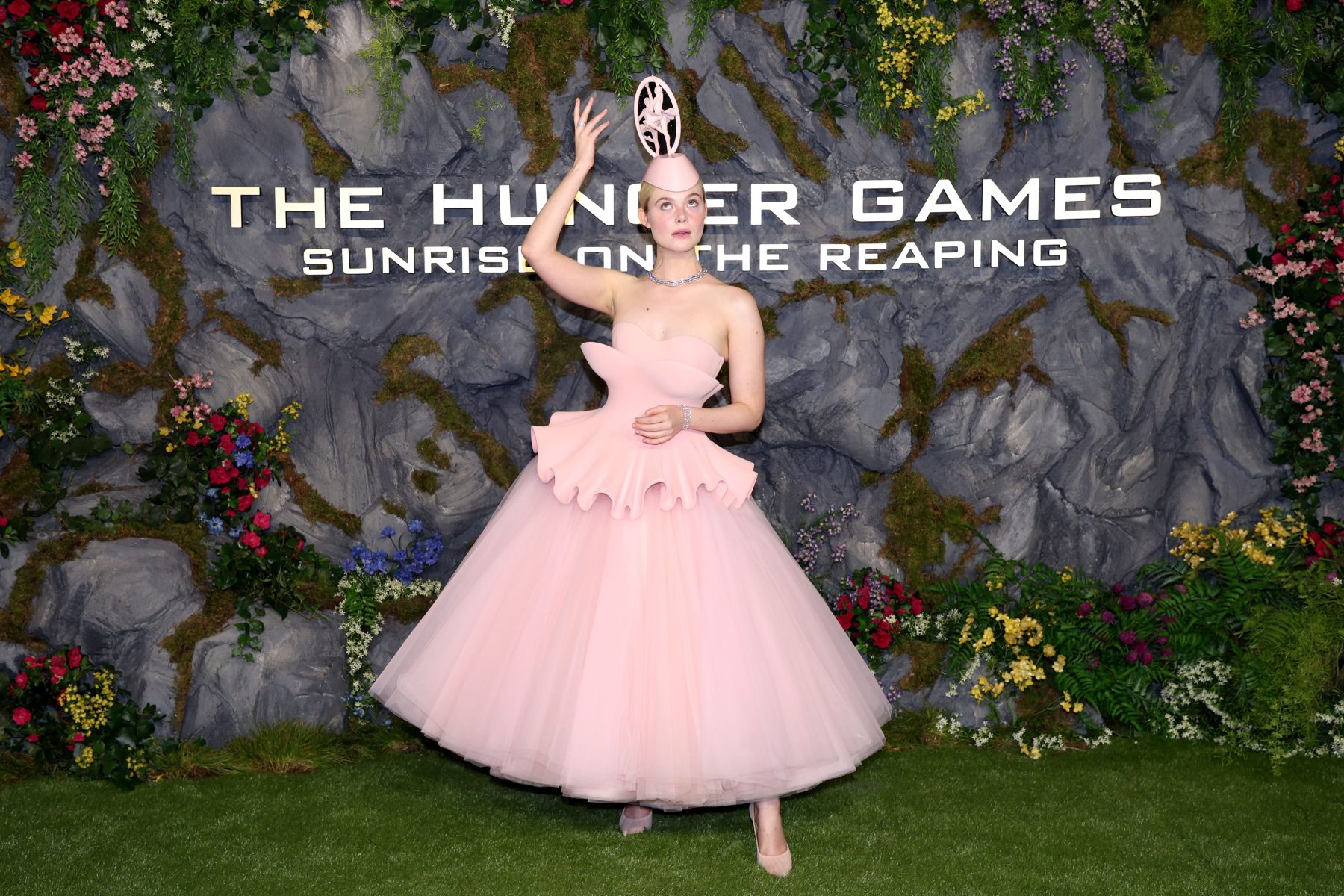 Elle Fanning официально вошла в эпоху Effie Trinket