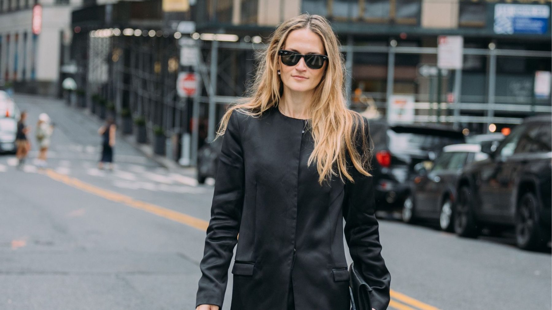 Редакция Who What Wear назвала 20 лучших модных находок месяца