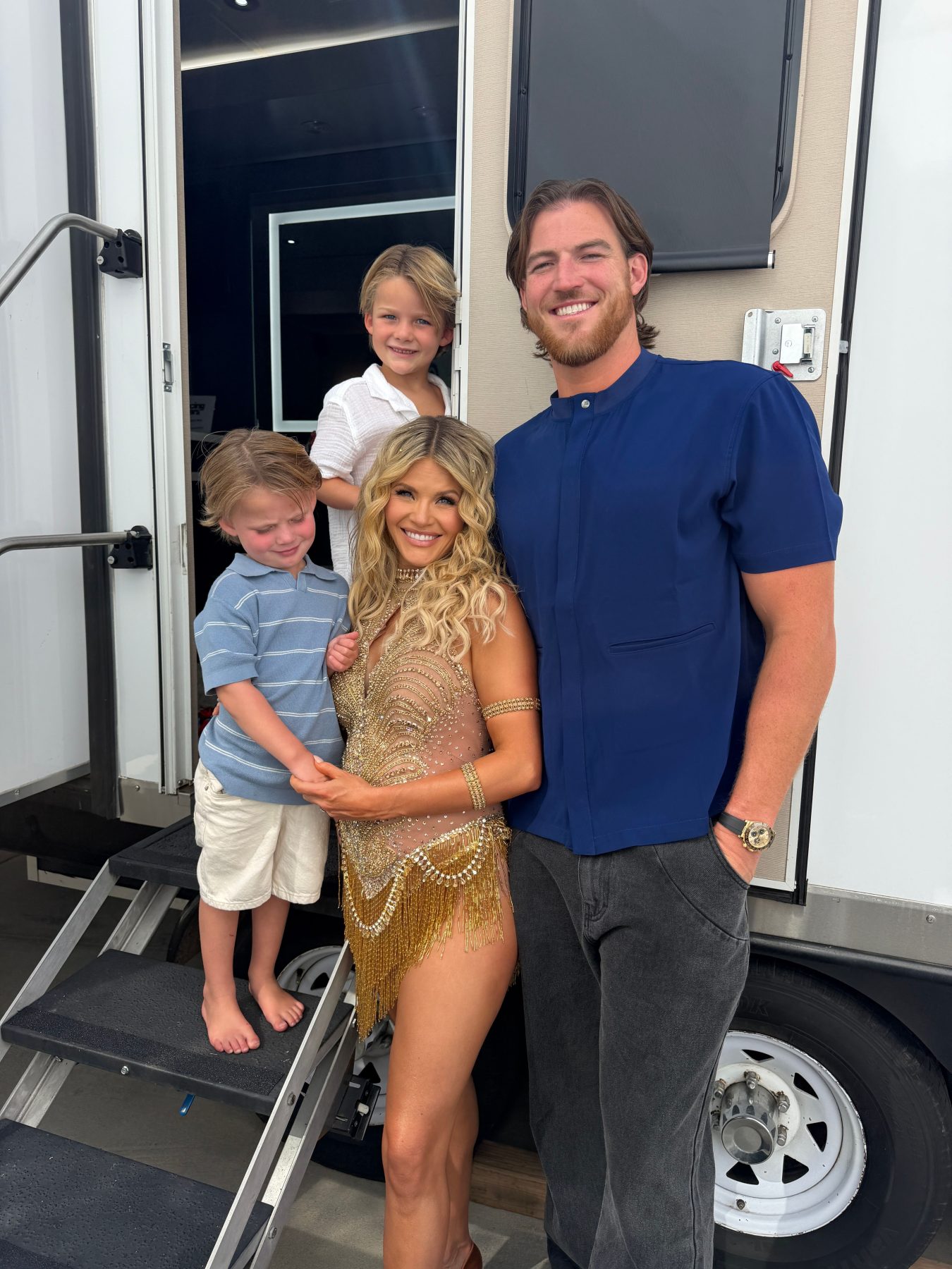 Как Witney Carson воспитывает двух сыновей и готовится к третьему