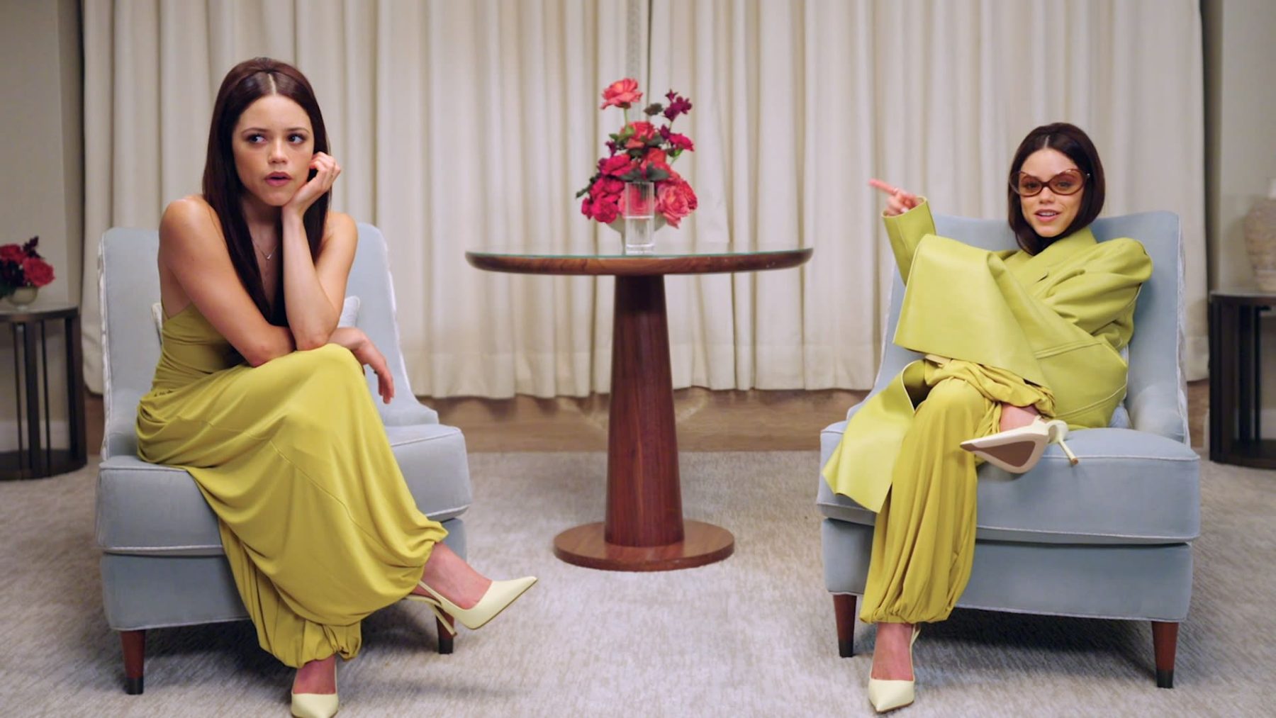 Jenna Ortega поговорила со своим внутренним голосом в новом видео Vogue