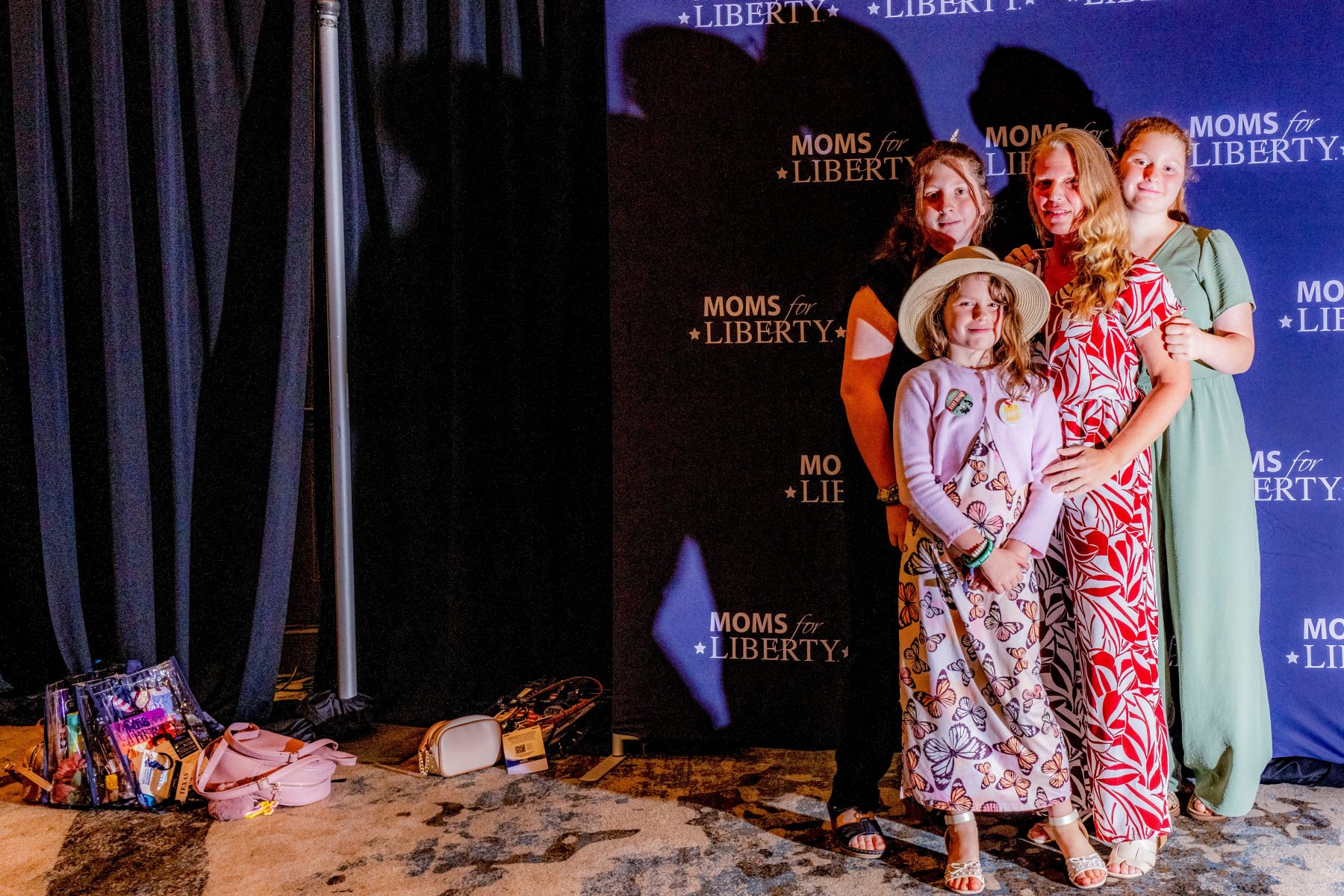 Moms for Liberty перевела свою культурную войну в эпоху AI
