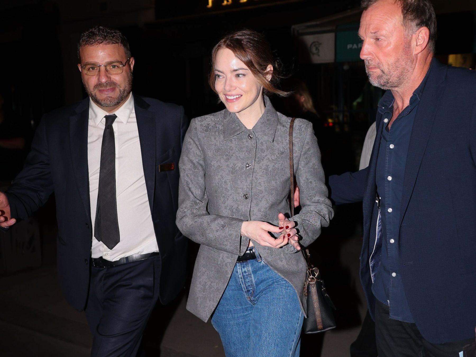 Emma Stone обновила джинсы в духе 90-х