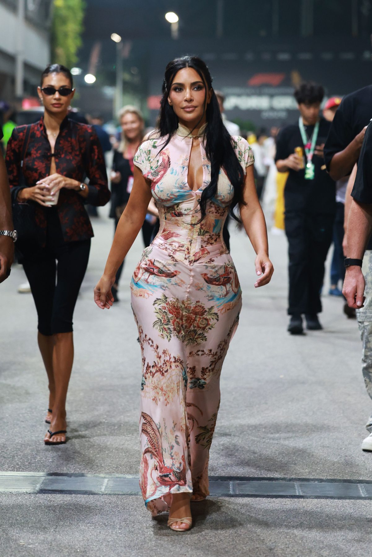 Kim Kardashian привнесла дерзость в стиль WAG на гонке F1