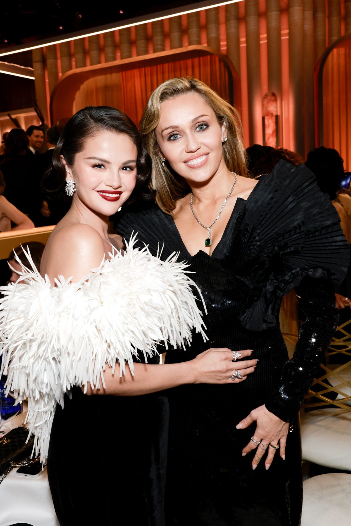 Selena Gomez поддержала Miley Cyrus после ее концерта в Лос-Анджелесе