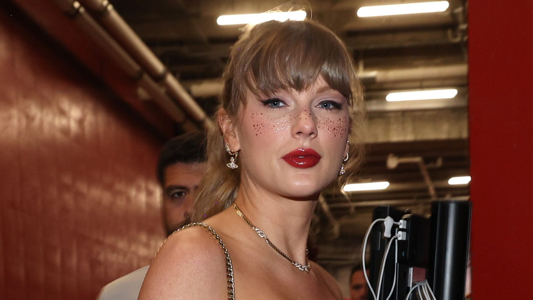 Taylor Swift выбрала идеальное осеннее платье Simkhai