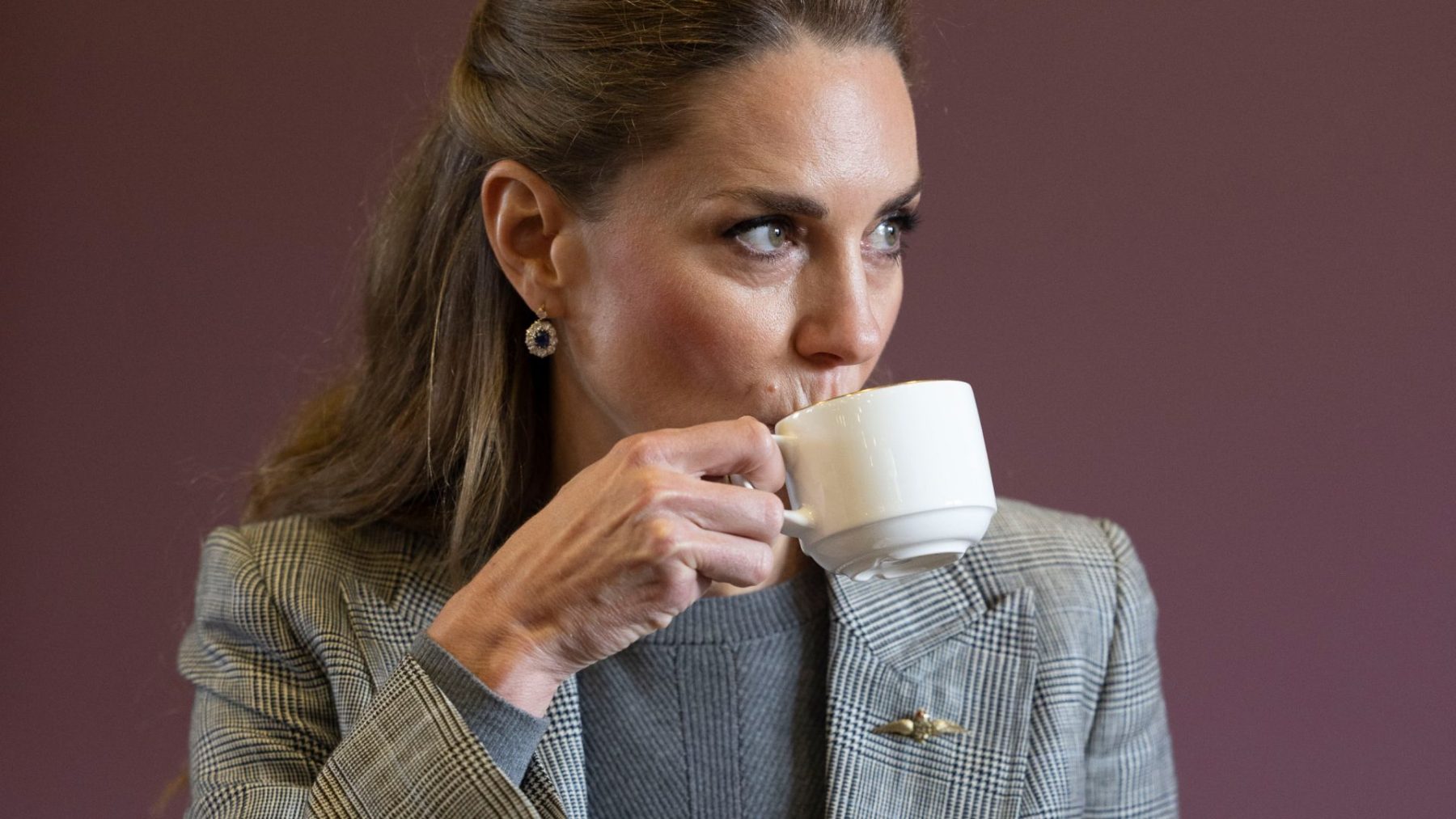 Принцесса Kate показала простой этикетный приём ради элегантности