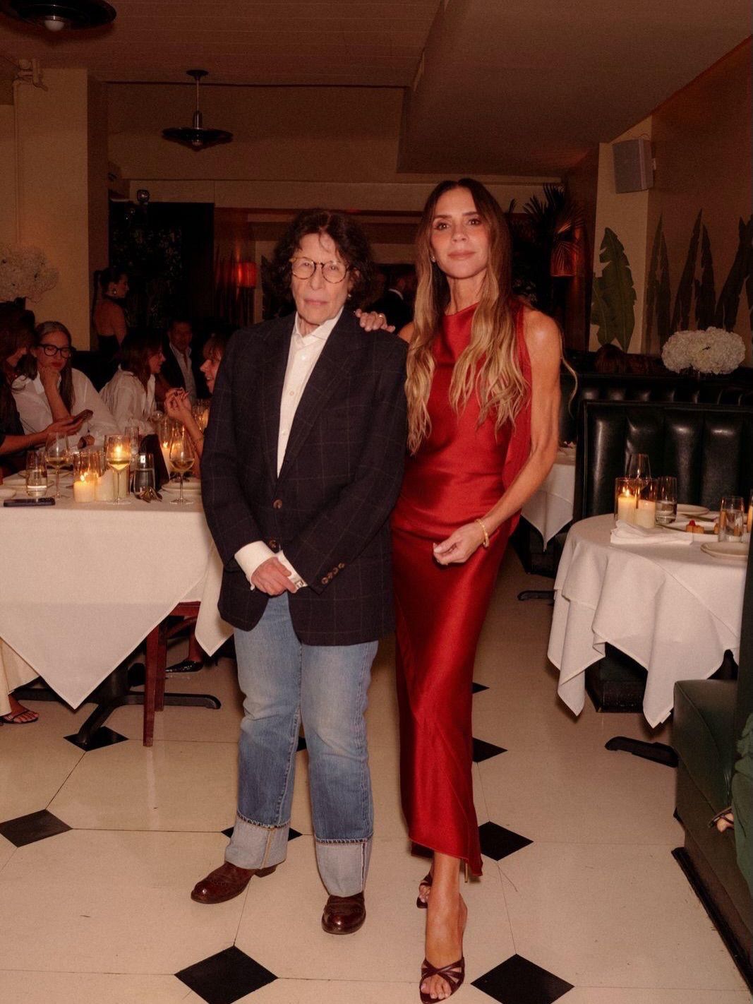 За ужином Victoria Beckham собралась самая эклектичная компания