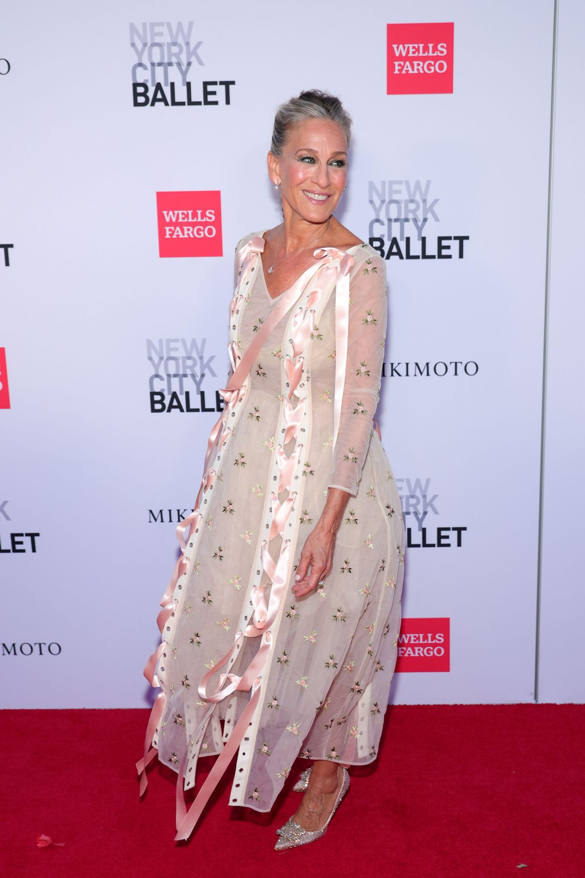 Sarah Jessica Parker сделала изящную укладку с седыми прядями