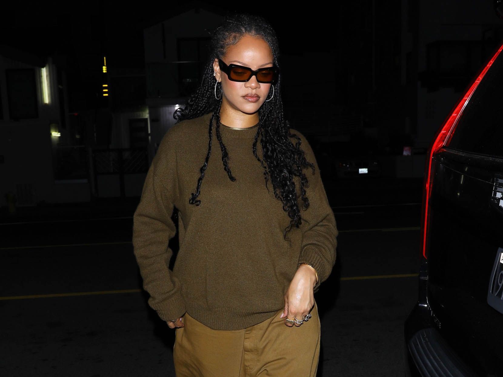 Rihanna показала осенний образ в оттенках яблочного сидра