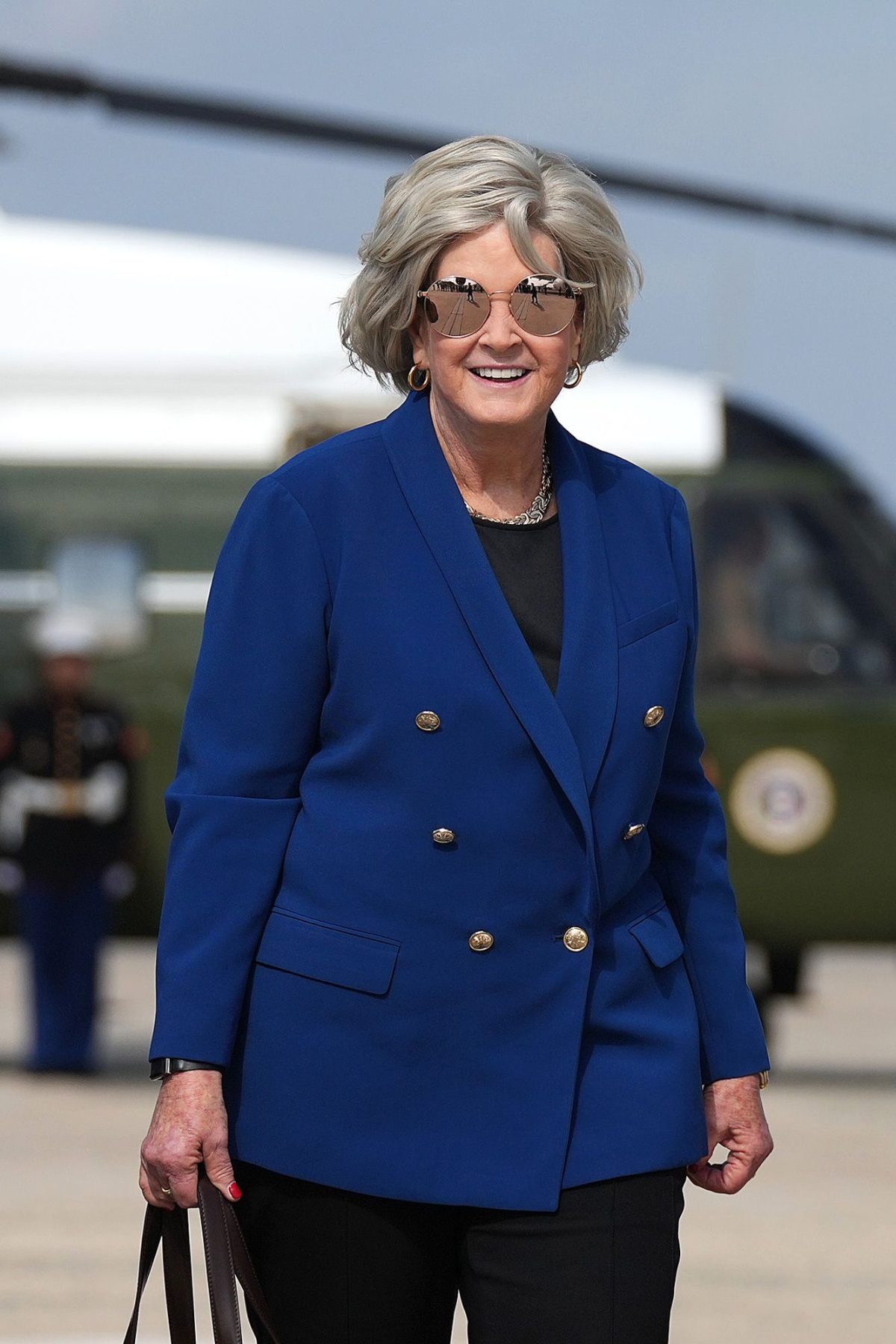 Почему Susie Wiles все еще удерживается в Белом доме Trump