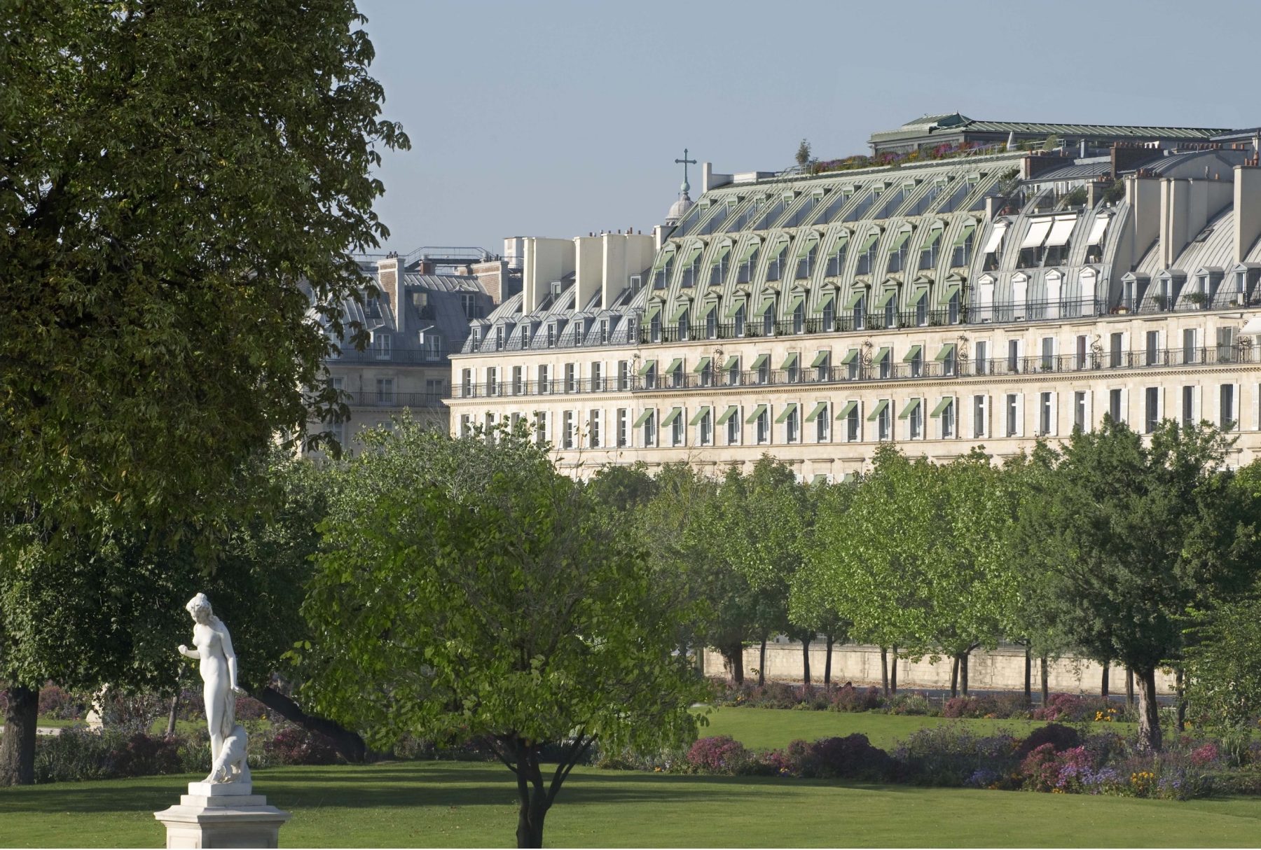 Почему Le Meurice остается одним из самых элегантных отелей Парижа