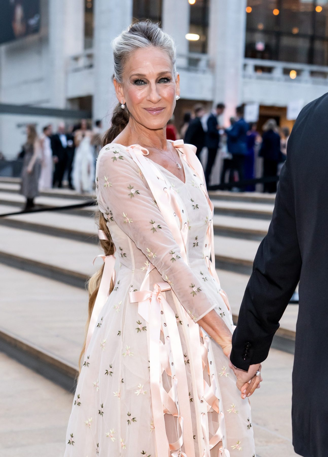 Sarah Jessica Parker вышла в балетном образе с лентами повсюду
