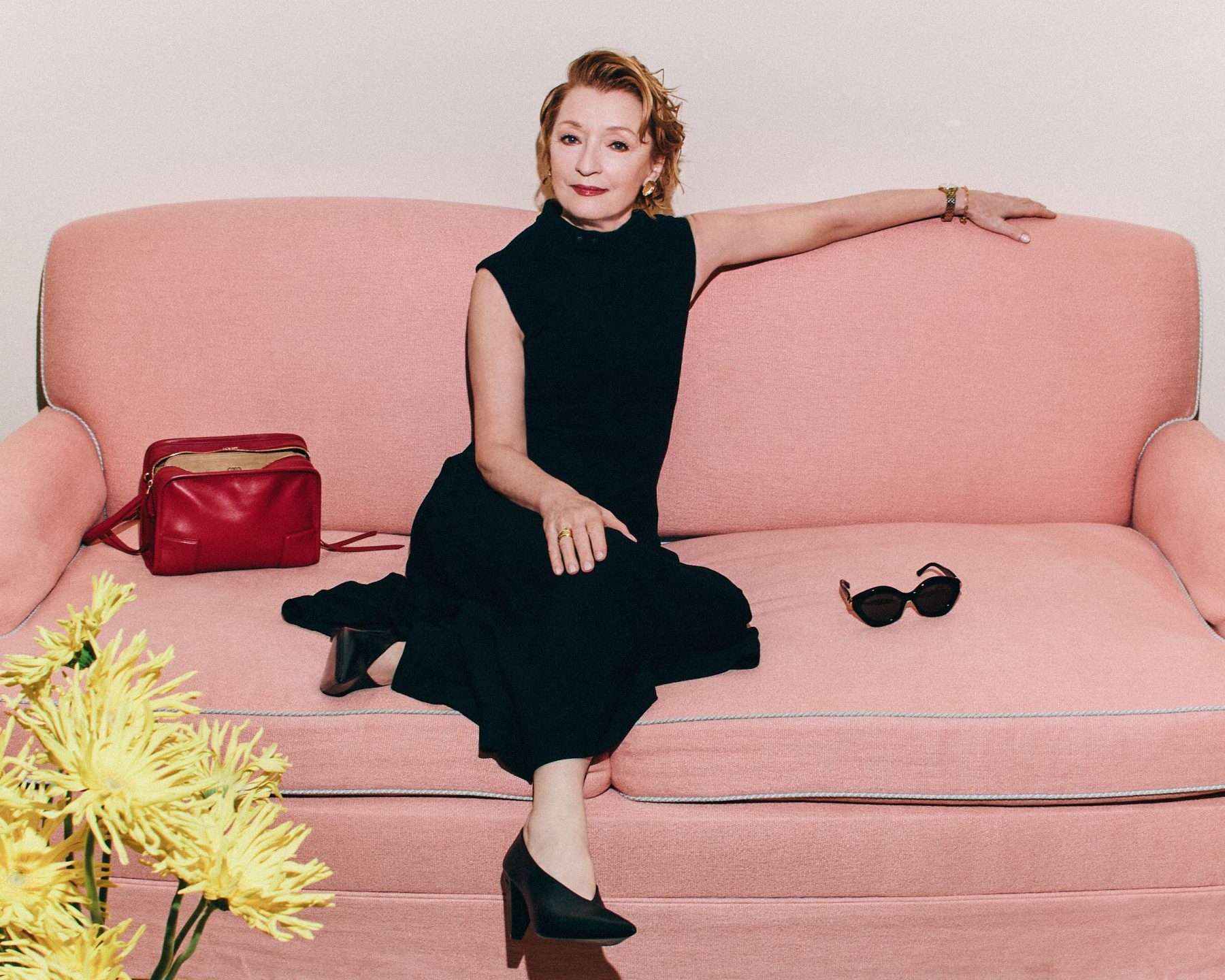 Lesley Manville расставила приоритеты на PFW между butter и Skims